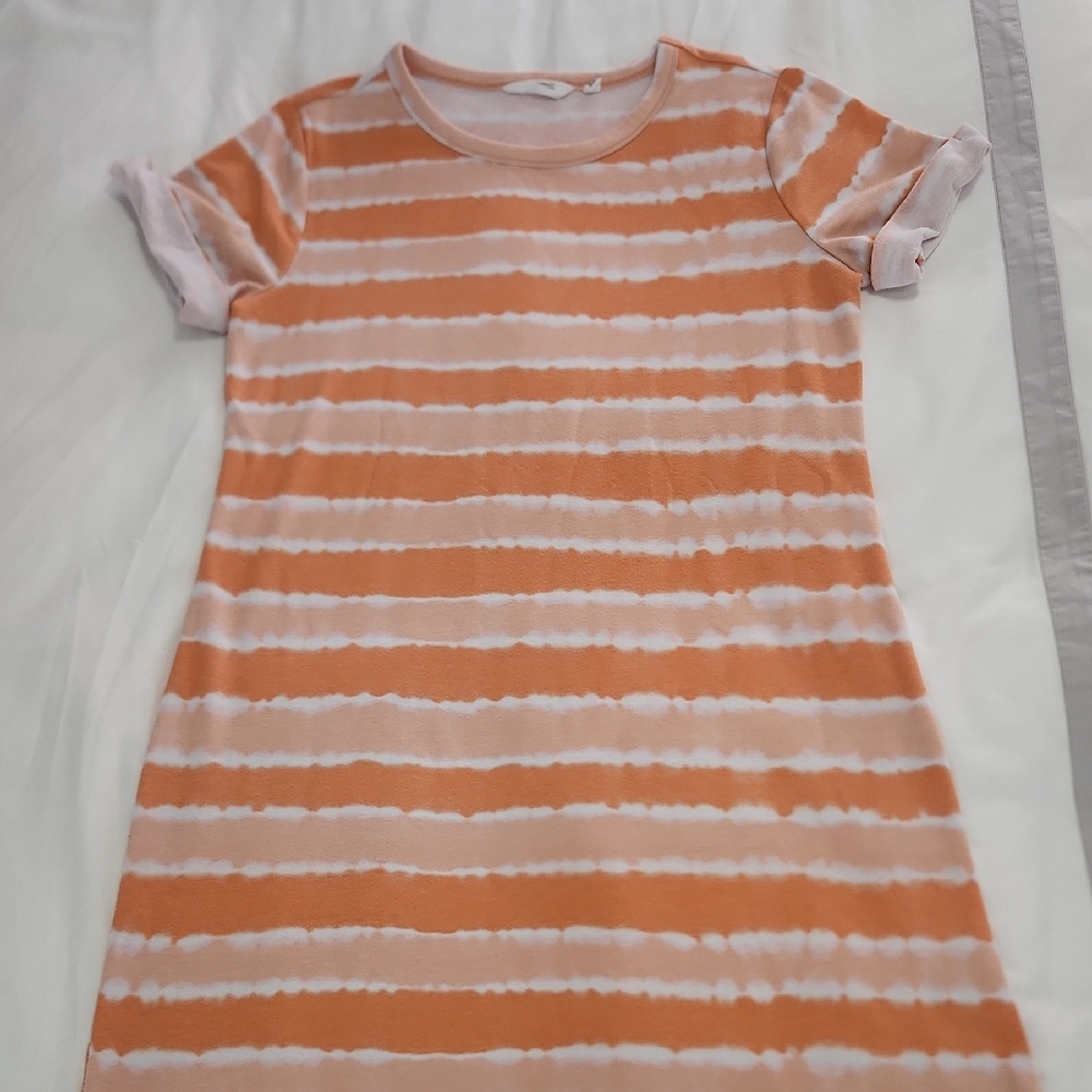 Candace Cameron Bure Peach and White Shoet Sleevr T-Shirt Dress